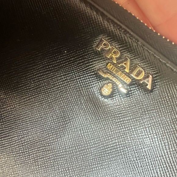 Prada Large Saffiano Leather Black Zip Wallet Great Condition - Picture 3 of 11